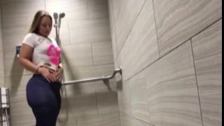 Bald dude gives head and gets fingering jasamine banks dickdrainers