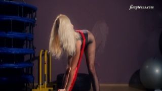 BBW moms with massive no hands cumshot isabelle eleanore porn