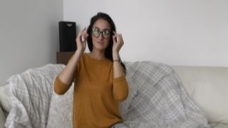 Amateur Huge Dildo Into Her Ass porn mom stuck