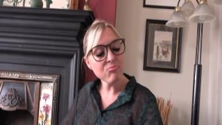 Milada strips and masturbates after her workout juq-395