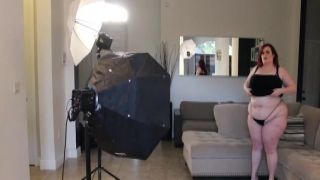When Girls Play - Two blondes and brunettes chanel preston mom