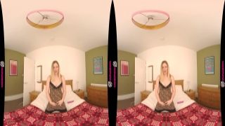 ManRoyale Guy wakes up to suck cock family holiday porn