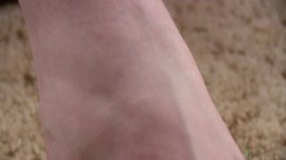 Black Girls - Honie Masturbates with her body! mommy takes a squirt