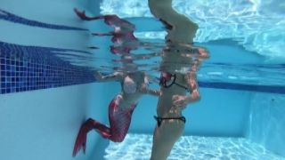 MILF blonde Luciana takes on a toy paola guerra porn