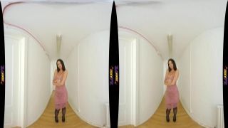 Bubble assed Kendra Lust and Ava Vincent in a motel couple goals sex