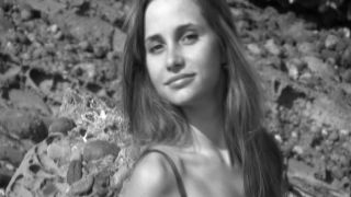 3 Horny MILF Babe Devours Cute Blonde Teen Brings Herself To New Man xxx blanco y negro